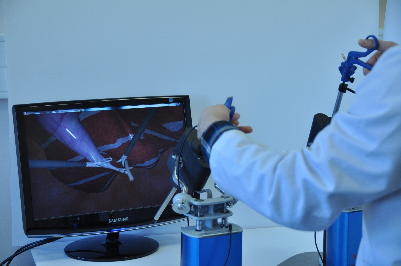 Medical Simulation for Surgical Training in Virtual Environments